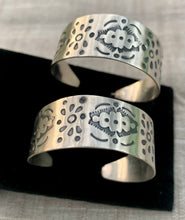 Load image into Gallery viewer, Earrings
